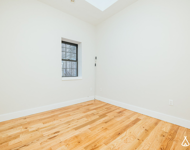 115 Roebling Street - Photo Thumbnail 6