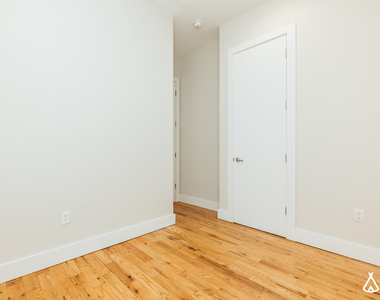 115 Roebling Street - Photo Thumbnail 3