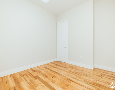 115 Roebling Street - Photo Thumbnail 5