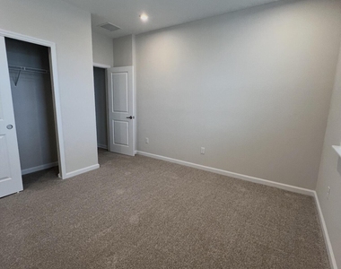 2876 Bella Terra Loop - Photo Thumbnail 3