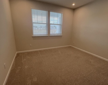 2876 Bella Terra Loop - Photo Thumbnail 4