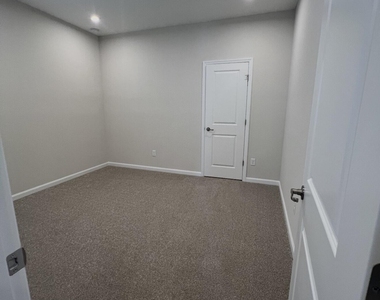 2876 Bella Terra Loop - Photo Thumbnail 5