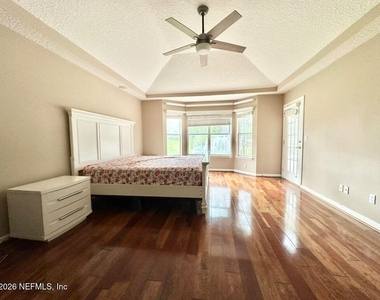 1932 Lyndhurst Drive - Photo Thumbnail 11