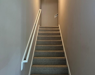 1932 Lyndhurst Drive - Photo Thumbnail 10