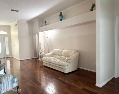 1932 Lyndhurst Drive - Photo Thumbnail 4