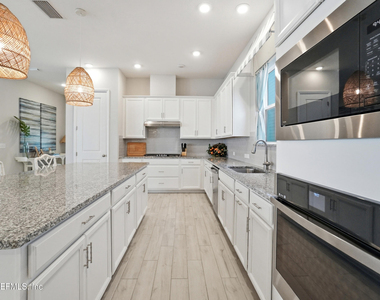 185 Park Center Avenue - Photo Thumbnail 13