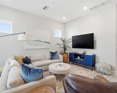 185 Park Center Avenue - Photo Thumbnail 8