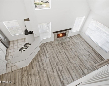 13703 Richmond Park Drive N - Photo Thumbnail 6