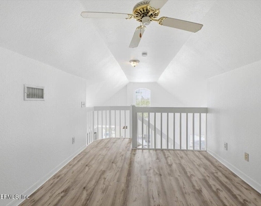 13703 Richmond Park Drive N - Photo Thumbnail 10