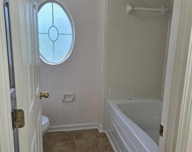 5260 Collins Road - Photo Thumbnail 9