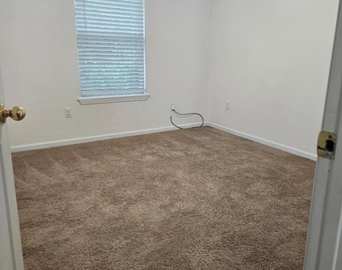 5260 Collins Road - Photo Thumbnail 10