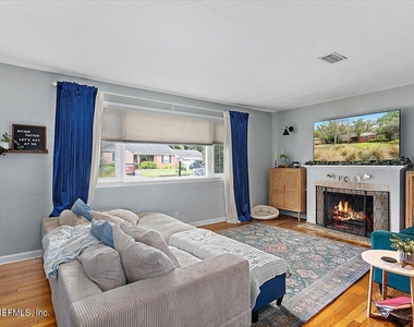 4527 Peachtree Circle E - Photo Thumbnail 1