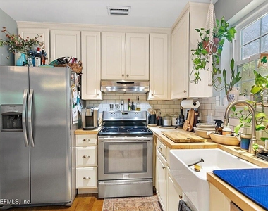 4527 Peachtree Circle E - Photo Thumbnail 5