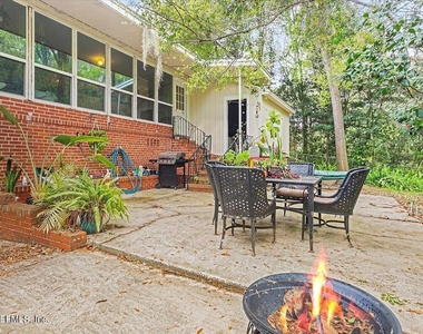 4527 Peachtree Circle E - Photo Thumbnail 13