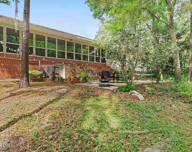 4527 Peachtree Circle E - Photo Thumbnail 14