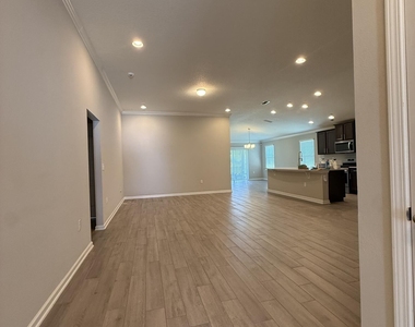 103 Granite City Avenue - Photo Thumbnail 2
