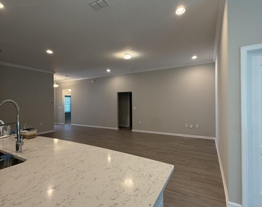 103 Granite City Avenue - Photo Thumbnail 5