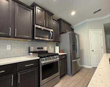 103 Granite City Avenue - Photo Thumbnail 6