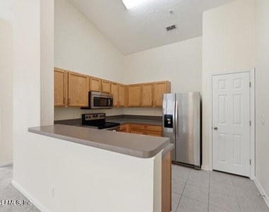 575 Oakleaf Plantation Parkway - Photo Thumbnail 8