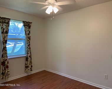 2704 Ian Court - Photo Thumbnail 12