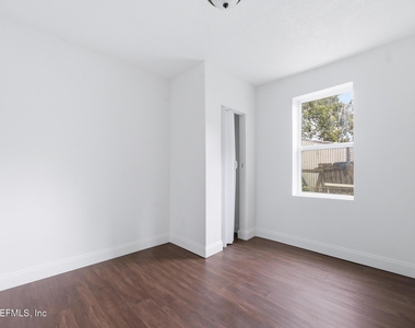 1715 Brackland Street - Photo Thumbnail 6