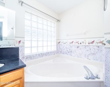 2704 Coachman Lakes Drive - Photo Thumbnail 33