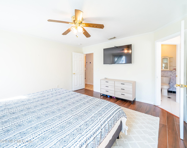 2704 Coachman Lakes Drive - Photo Thumbnail 30