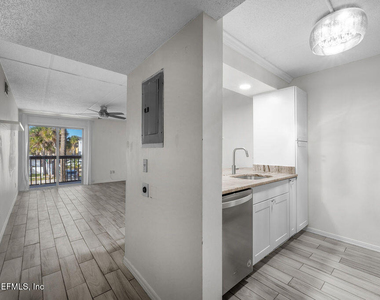 400 1st Street S - Photo Thumbnail 6