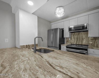 400 1st Street S - Photo Thumbnail 7