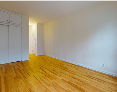 East 83rd Street - Photo Thumbnail 1