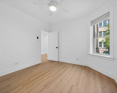 6310 N Artesian Avenue - Photo Thumbnail 15