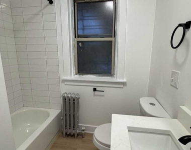 6310 N Artesian Avenue - Photo Thumbnail 3