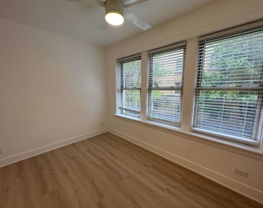 6310 N Artesian Avenue - Photo Thumbnail 4