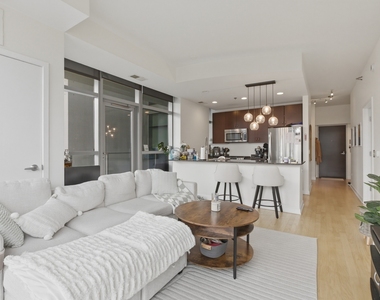 303 W Ohio Street - Photo Thumbnail 2