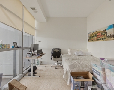 303 W Ohio Street - Photo Thumbnail 8