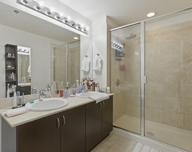 303 W Ohio Street - Photo Thumbnail 6