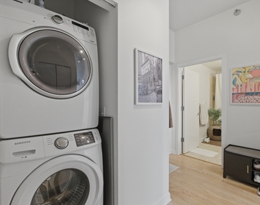 303 W Ohio Street - Photo Thumbnail 10