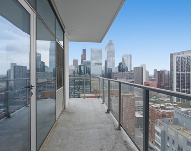 303 W Ohio Street - Photo Thumbnail 11