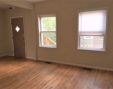 1237 W Wellington Avenue - Photo Thumbnail 2