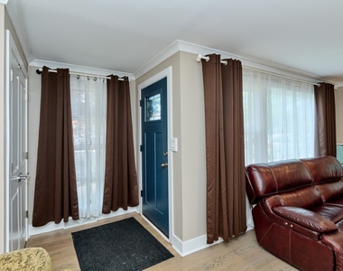 926 N Boxwood Drive - Photo Thumbnail 1
