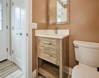 926 N Boxwood Drive - Photo Thumbnail 14