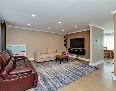 926 N Boxwood Drive - Photo Thumbnail 5
