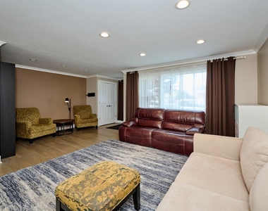 926 N Boxwood Drive - Photo Thumbnail 3
