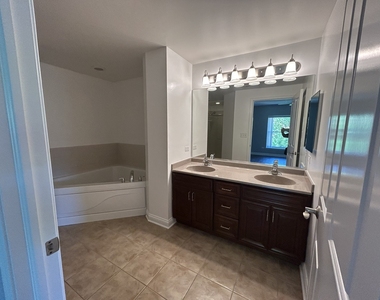 3420 N Old Arlington Heights Road - Photo Thumbnail 4