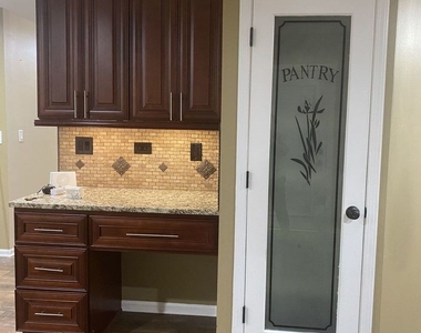 1213 Pennsbury Lane - Photo Thumbnail 8