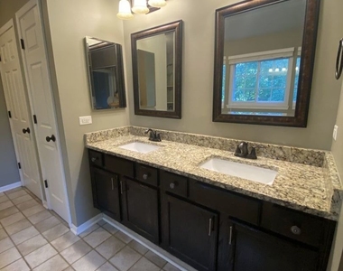1213 Pennsbury Lane - Photo Thumbnail 17