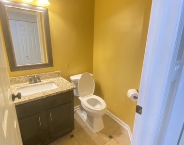 1213 Pennsbury Lane - Photo Thumbnail 10