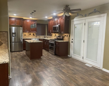 1213 Pennsbury Lane - Photo Thumbnail 7