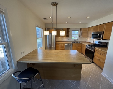 425 Beechwood Drive - Photo Thumbnail 2