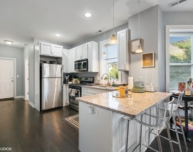 4124 W School Street - Photo Thumbnail 4